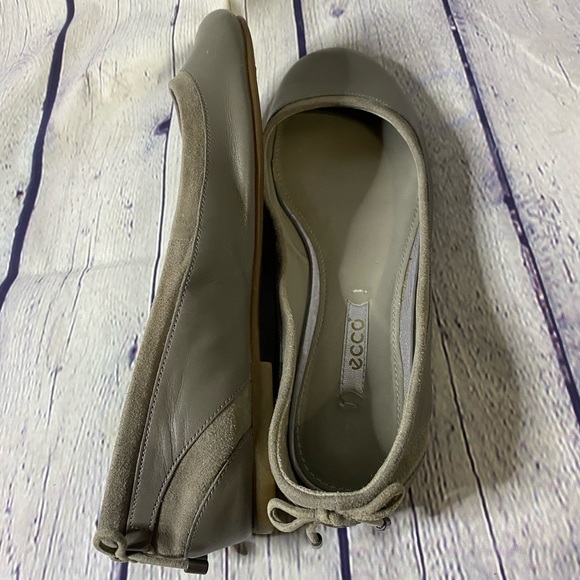 Ecco Gray Leather & Suede Ballet Flats Size 36 (6) - Picture 9 of 12